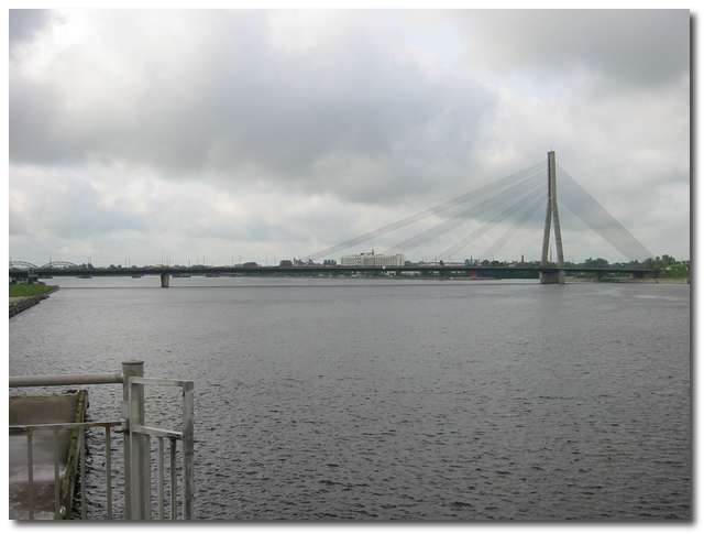 Vansu-bron från färjan. Hejdå Riga!