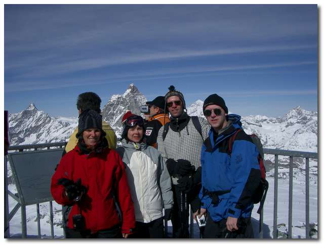 Cicci, Therése, jag och KaKa på toppen av Klein Matterhorn (3883 m.ö.h.)