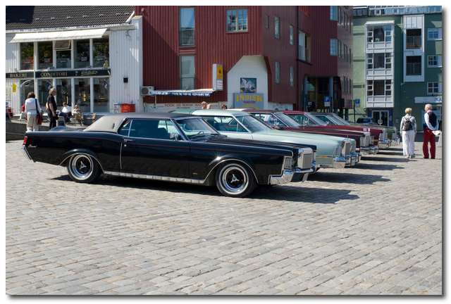 Lincoln & Continental Club of Norway har parkerat vid Ravnkloa
