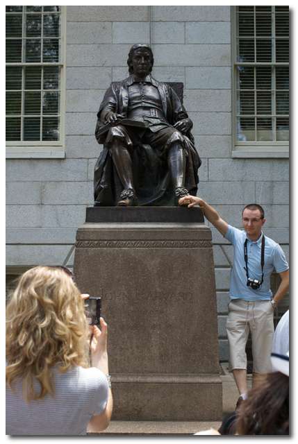 John Harvard-statyn på Harvard